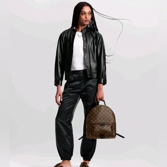 🔥🔥100% Authentic Louis Vuitton Monogram Classic Backpack Palm Springs MM 🔥🔥 - Picture 2 of 16